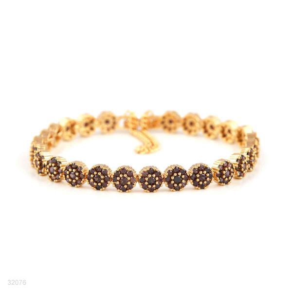 Nagel Armband mit Steinen